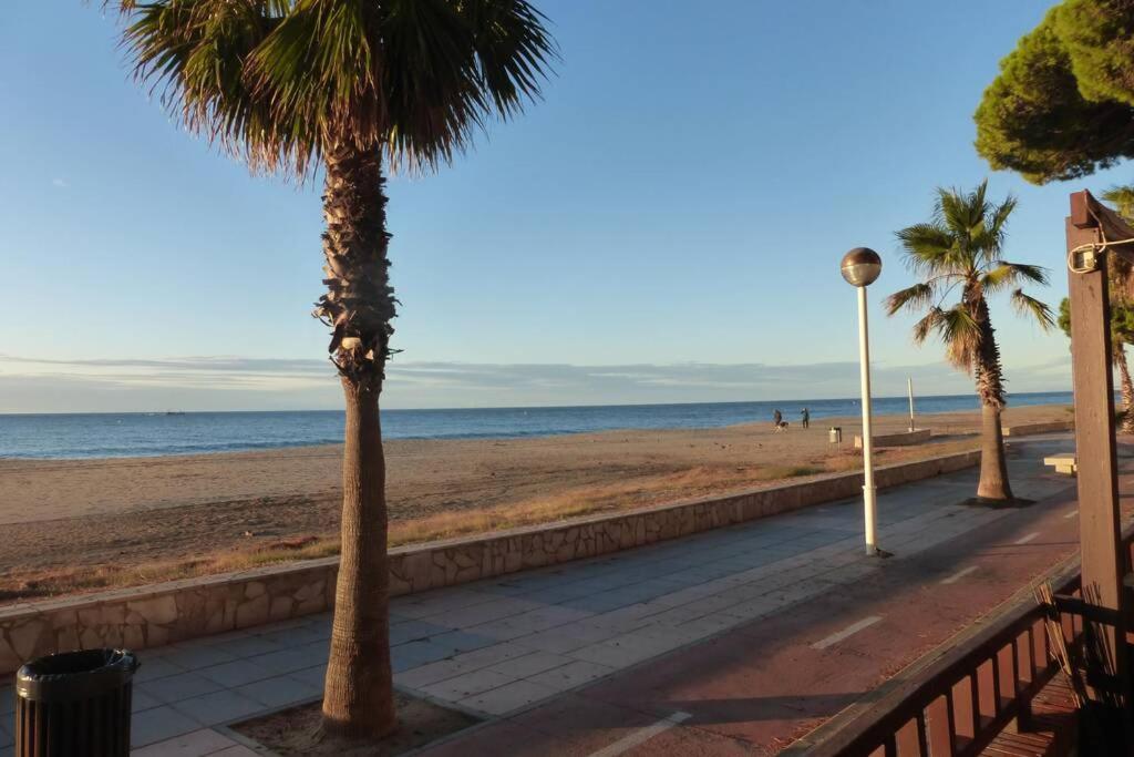 Apartamento A 1ª Linea De Mar, Vilafortuny カンブリルス エクステリア 写真