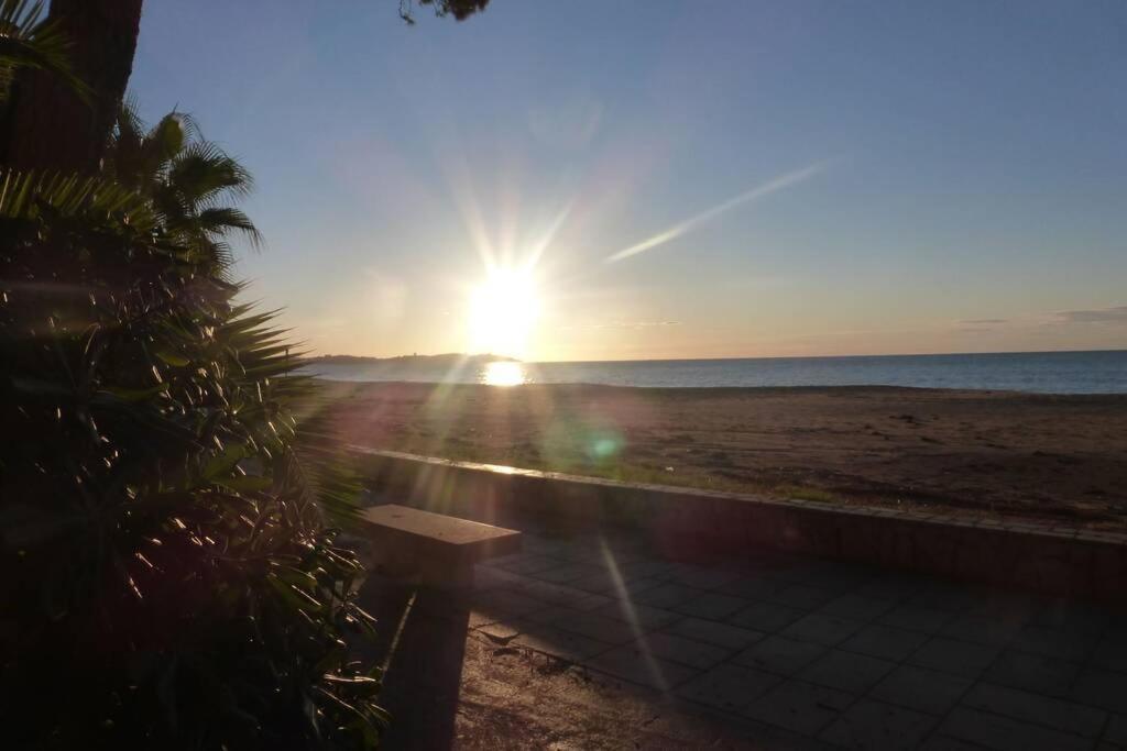 Apartamento A 1ª Linea De Mar, Vilafortuny カンブリルス エクステリア 写真
