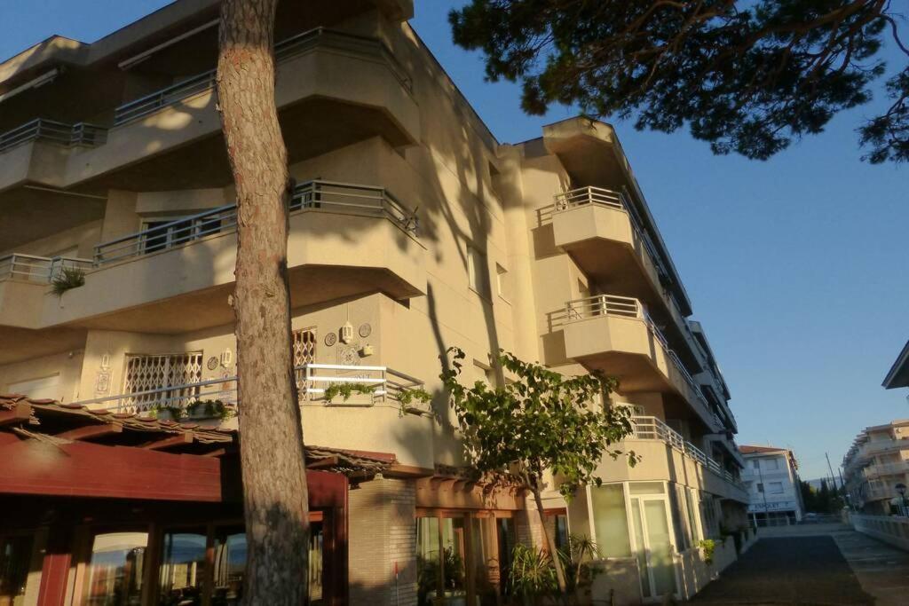 Apartamento A 1ª Linea De Mar, Vilafortuny カンブリルス エクステリア 写真